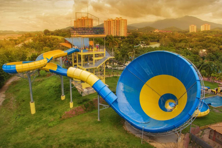 Malaysia Tour Package 3 nights 4 days with A Famosa Water Park